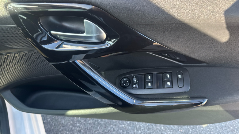 Peugeot 208 1.2 PureTech Allure Premium 5dr Petrol Hatchback